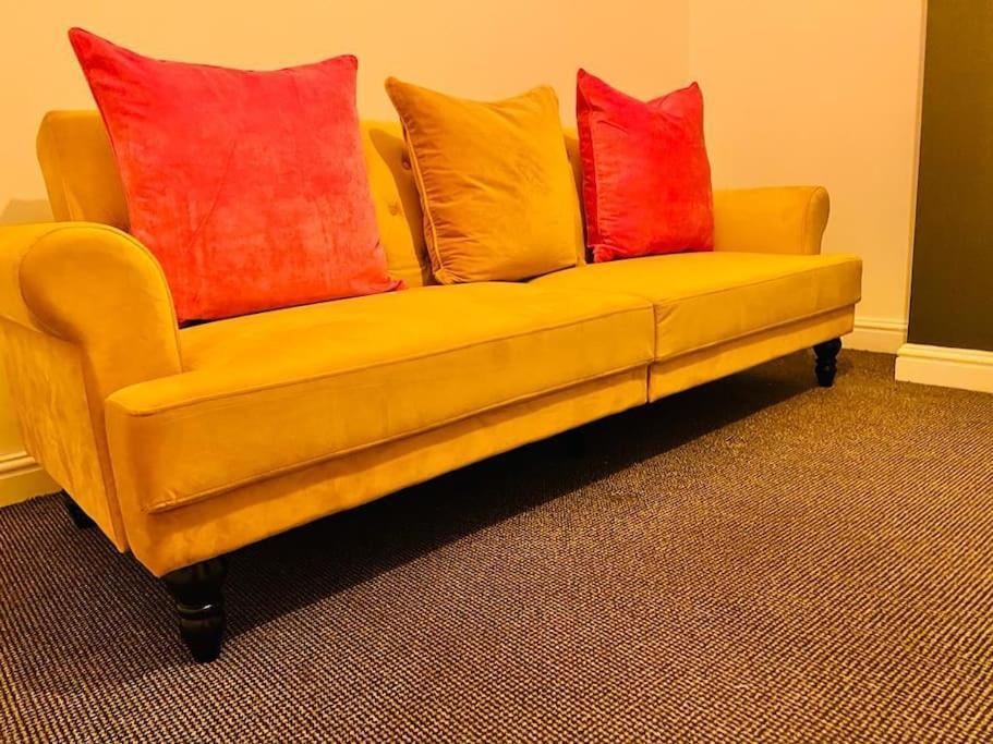 Skylinesairbnb Stoke-on-Trent