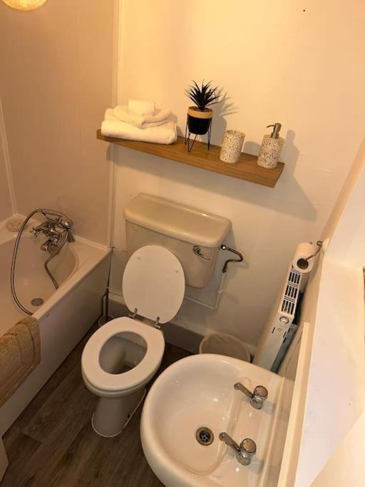 Skylinesairbnb * Stoke-on-Trent