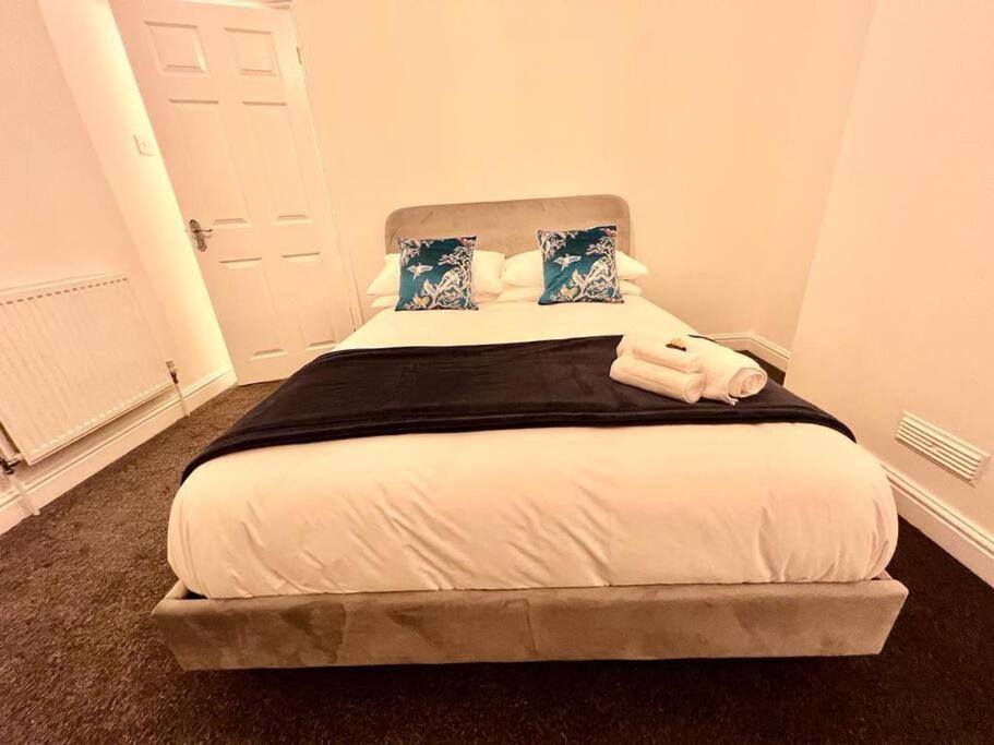 Skylinesairbnb * Stoke-on-Trent