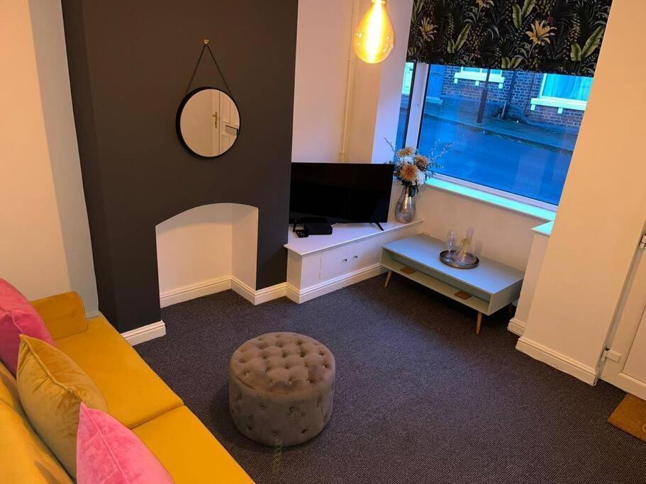 Skylinesairbnb * Stoke-on-Trent