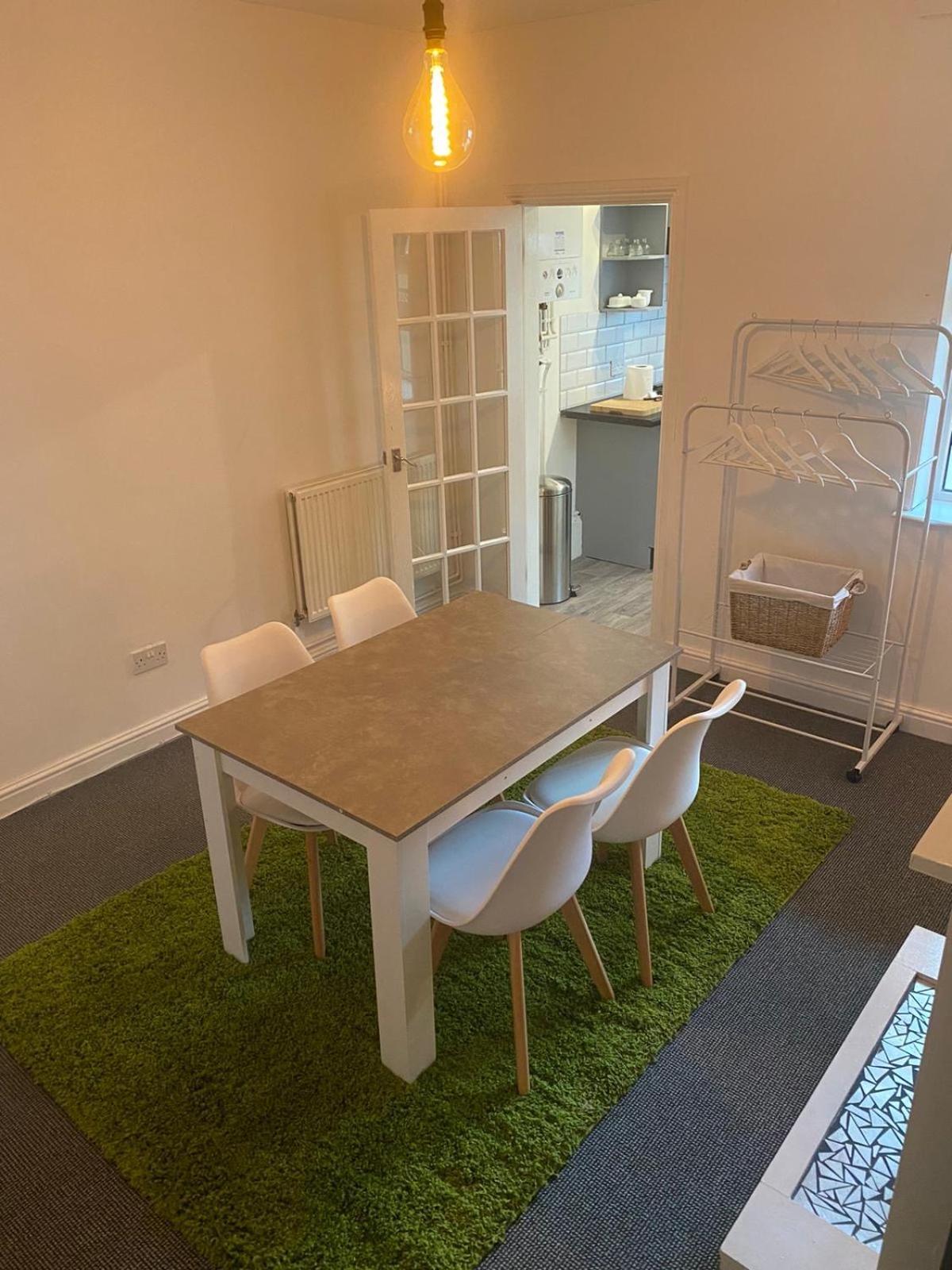 Skylinesairbnb Apartment *